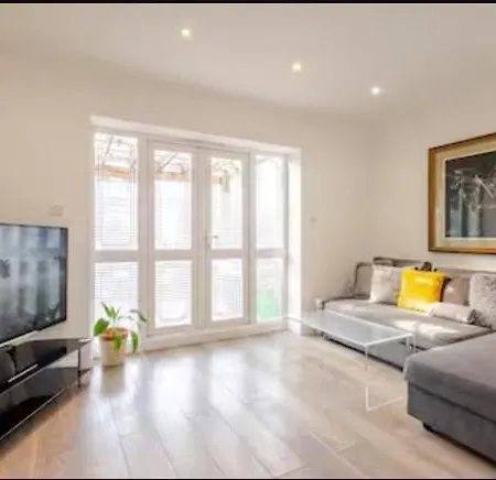 Apartment Spacious 2bdr Apartment, Wifi+ Great Tv Romford