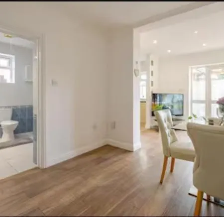 Apartment Spacious 2bdr Apartment, Wifi+ Great Tv