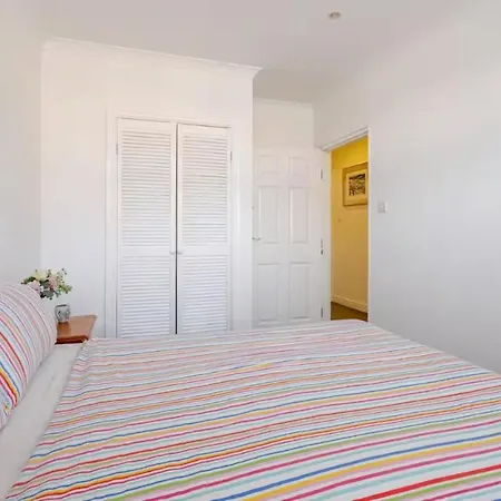 Apartment Spacious 2bdr Apartment, Wifi+ Great Tv *