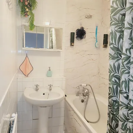 Excellent Double In Cheap Rate Around London
