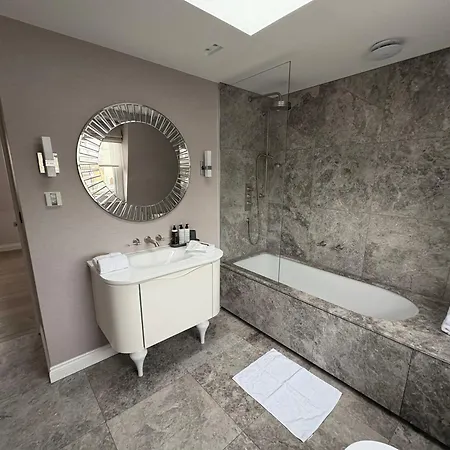 Luxury 4 Bedrooms 5 Baths 2 Receptions Family House With Garden Chelsea Londra