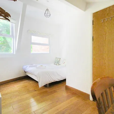 Apartment Two Bedroom In Islington London