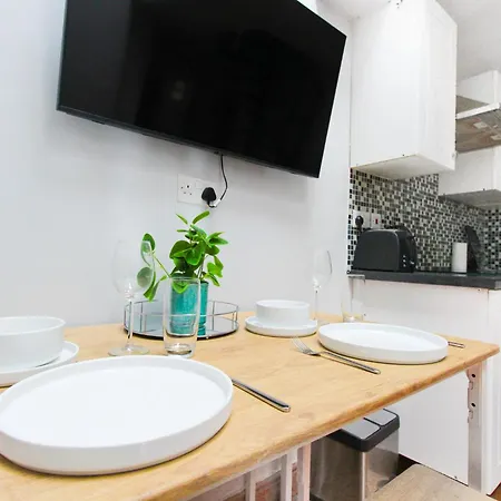 Two Bedroom In Islington *