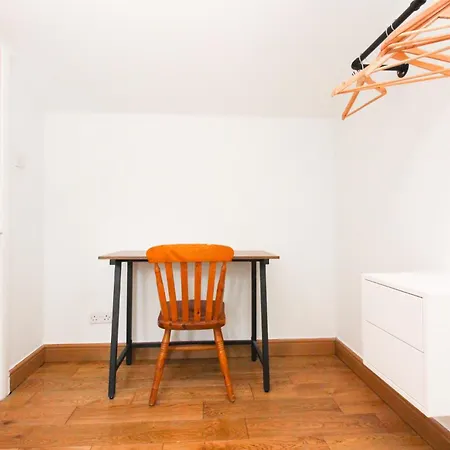 Two Bedroom In Islington * London
