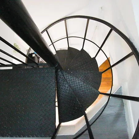 Two Bedroom In Islington Apartment *