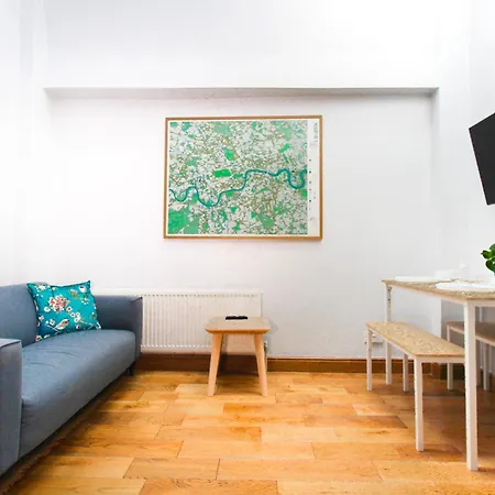 Two Bedroom In Islington Apartment *