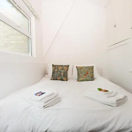 Two Bedroom In Islington * London