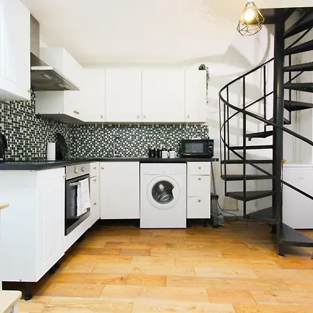 Apartment Two Bedroom In Islington *