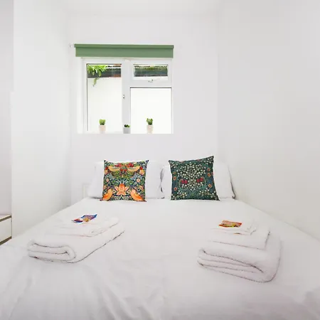 Two Bedroom In Islington * London