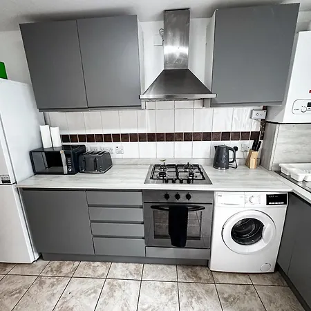 Stratford 3 Bed Garden By Dluxoria Short Lets & Serviced Greater *