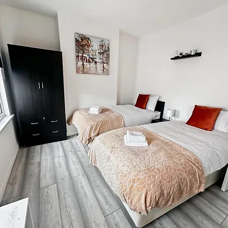 Stratford 3 Bed Garden By Dluxoria Short Lets & Serviced Greater