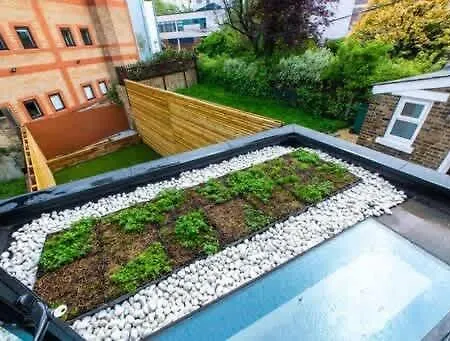 Beautiful Modern Eco Friendly 2 Bed House With Garden - Holiday home *