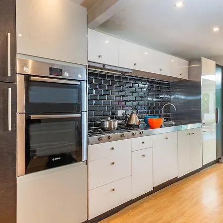 Great Large 4bed House Near Tube Sleeps 7 -perfect For *
