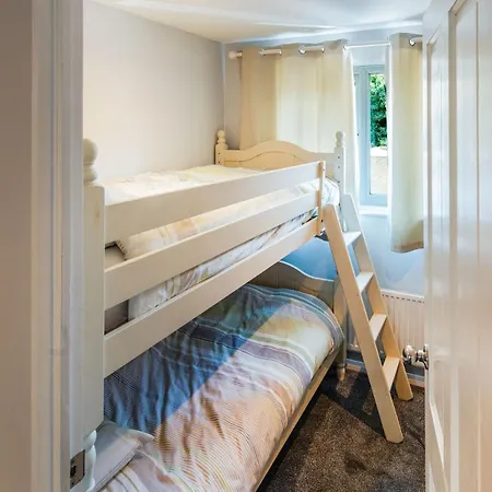 Holiday home Great Large 4bed House Near Tube Sleeps 7 -perfect For London