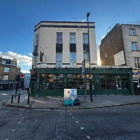 Kings Cross Collective - By Aura Guest house *