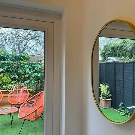 Stylish Kennington Near Tube With King Bed And Garden Apartment London
