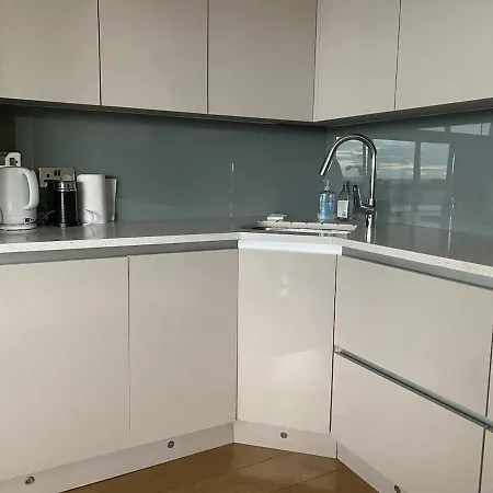 2 Bedroom By The River Thames * London