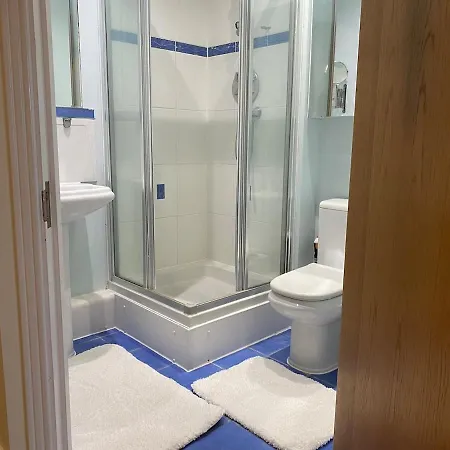 2 Bedroom By The River Thames *