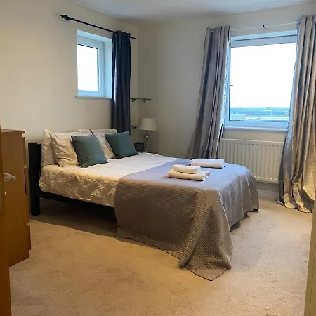 Apartment 2 Bedroom By The River Thames *