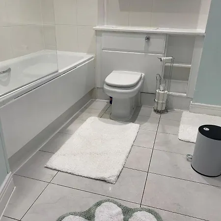 2 Bedroom By The River Thames *