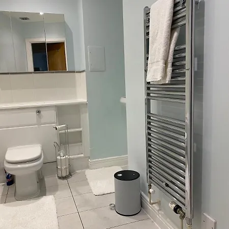 2 Bedroom By The River Thames * London