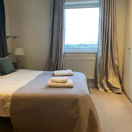 2 Bedroom By The River Thames London