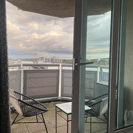 2 Bedroom By The River Thames * London
