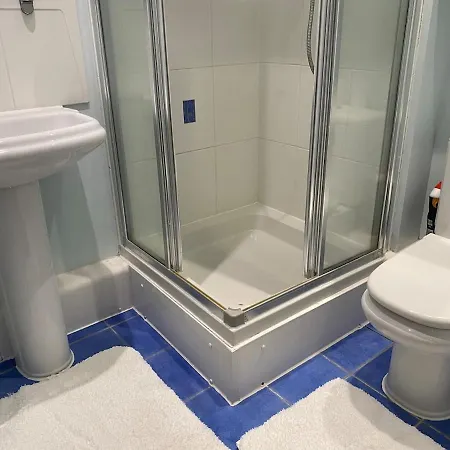 2 Bedroom By The River Thames