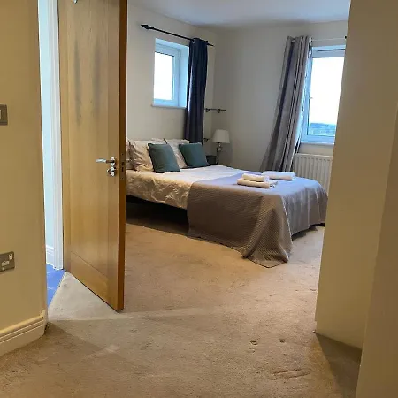 Apartment 2 Bedroom By The River Thames