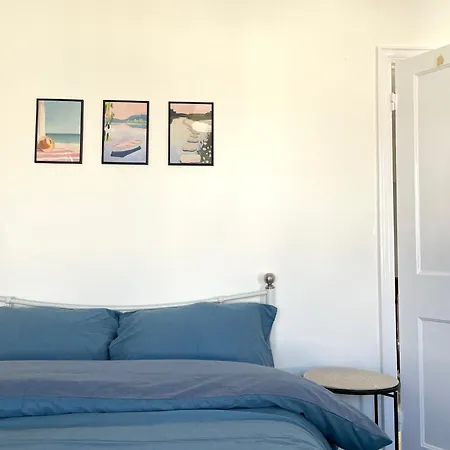 Guest house Cosy Double A Stones Throw From Wembley Stadium *