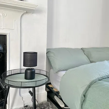 Guest house Cosy Double A Stones Throw From Wembley Stadium