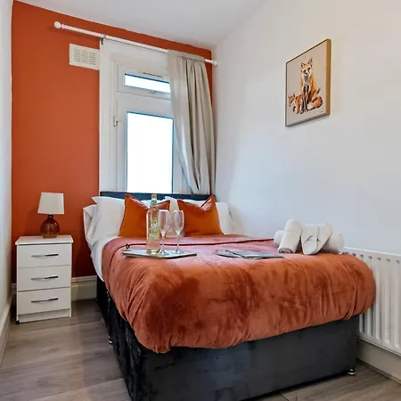 2 Bed Serviced Streatham *