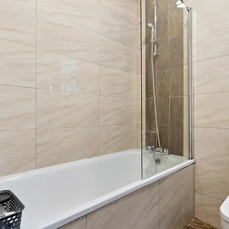 2 Bed Serviced Streatham * London