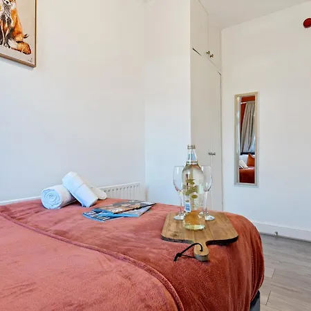 2 Bed Serviced Streatham