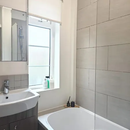 Stunning Large Double Bed Homestay *