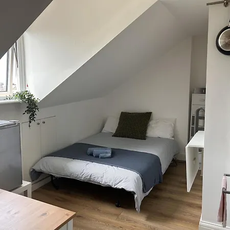 London Studio Stays London
