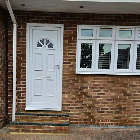 Apartment Cockfosters - - Sleeps 3 - Near Underground