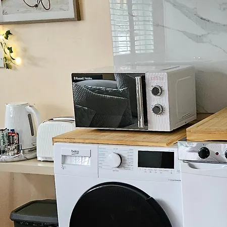 Cockfosters - - Sleeps 3 - Near Underground *