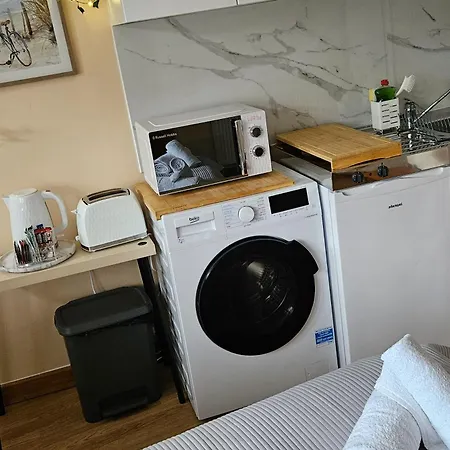 Cockfosters - - Sleeps 3 - Near Underground London