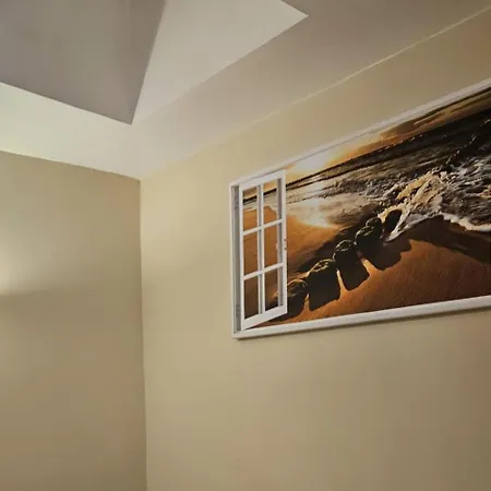 Cockfosters - - Sleeps 3 - Near Underground Apartment London