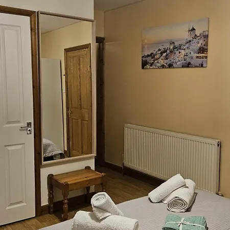 Apartment Cockfosters - - Sleeps 3 - Near Underground London