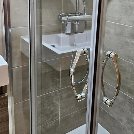 Apartment Cockfosters - - Sleeps 3 - Near Underground *
