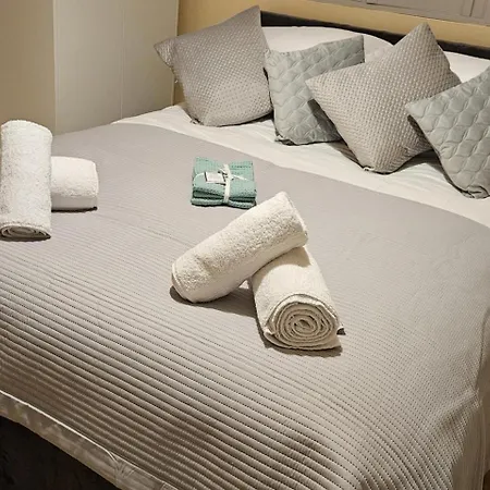 Apartment Cockfosters - - Sleeps 3 - Near Underground London