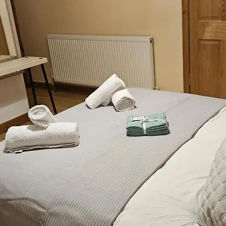 Cockfosters - - Sleeps 3 - Near Underground *