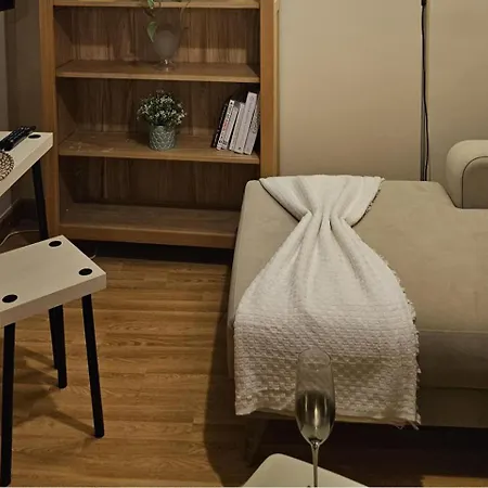 Cockfosters - - Sleeps 3 - Near Underground Apartment