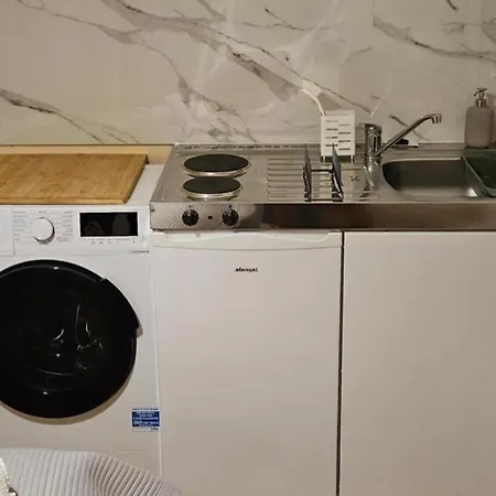 Cockfosters - - Sleeps 3 - Near Underground Apartment
