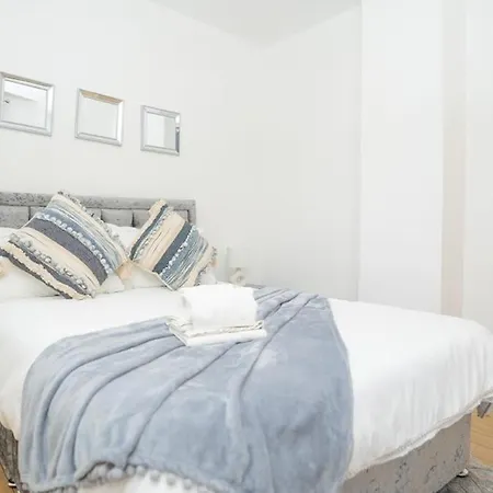 Golden Maisonette Next To Camden Town With Private Parking