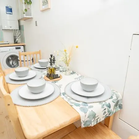 Apartment Golden Maisonette Next To Camden Town With Private Parking