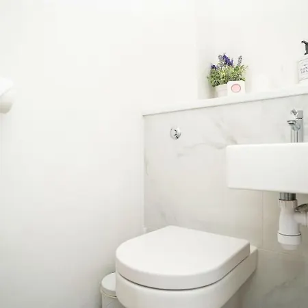 Golden Maisonette Next To Camden Town With Private Parking Apartment London