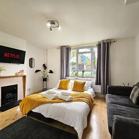 Apartment Golden Maisonette Next To Camden Town With Private Parking London